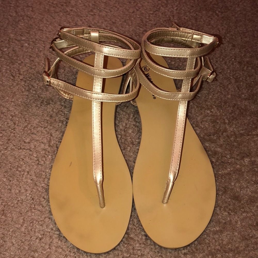 Strappy Sandals Size: 9